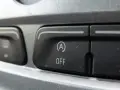 Przycisk "A OFF" do wyłączenia systemu start-stop w samochodzie.