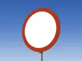 Okrągły, biały znak drogowy b1 z czerwoną obwódką na tle błękitnego nieba.