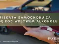 Konfiskata samochodu za jazdę pod wpływem alkoholu. Kluczyki w dłoni, symbol utraty pojazdu.