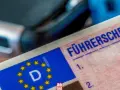 Niemiecki dokument "Führerschein" z unijnymi gwiazdkami. Brak potwierdzenia OC w Niemczech może być problemem.