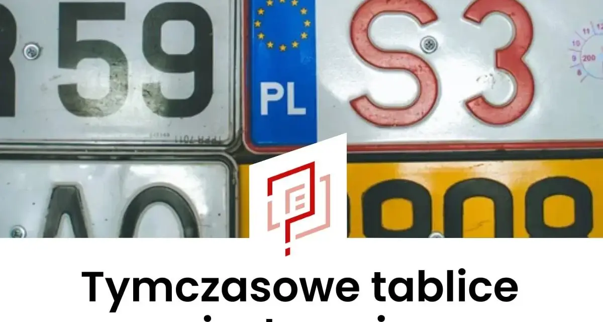 Zbliżenie na różne tablice rejestracyjne, w tym te z oznaczeniem PL i cyframi 59. Tekst informuje o tymczasowych tablicach rejestracyjnych.