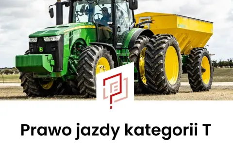 Zielony traktor z żółtym rozsiewaczem, gotowy do pracy na polu. Prowadzenie takiego sprzętu wymaga prawa jazdy kategorii T.