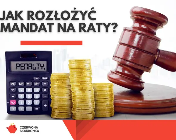 Młotek sędziowski, stos monet i kalkulator z napisem "PENALTY." sugerują, że warto dowiedzieć się, czy mandat można rozłożyć na raty.
