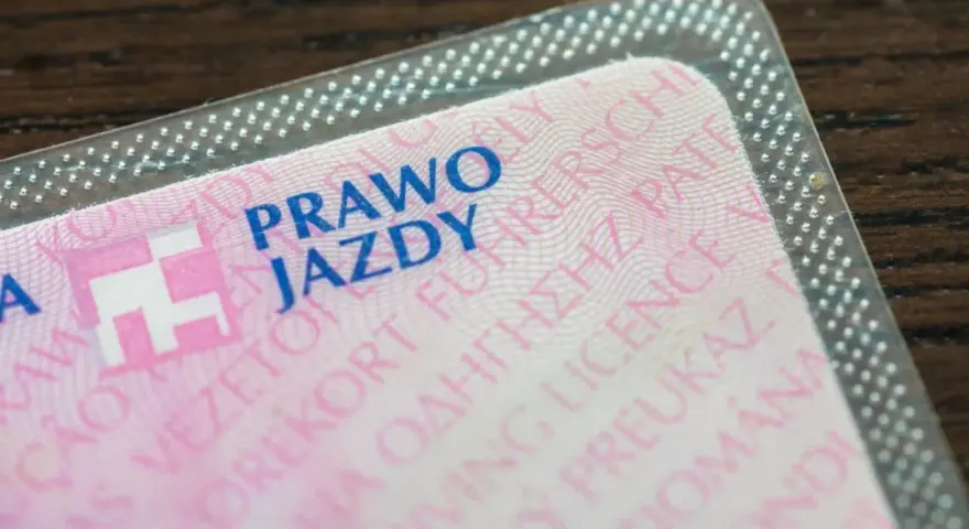 Prawo jazdy po zdanym egzaminie to Twój bilet do wolności. Zobacz, jak wyrobić prawo jazdy po zdanym egzaminie.
