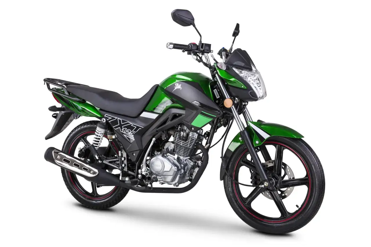 Zielony motorower ZXT 125. Zastanawiasz się, od ilu lat można jeździć motorowerem? Ten model jest idealny na pierwsze samodzielne wyprawy.