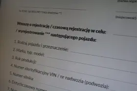 Formularz rejestracyjny pojazdu. Wpisz dane auta, by dowiedzieć się, ile czasu na przerejestrowanie auta masz.